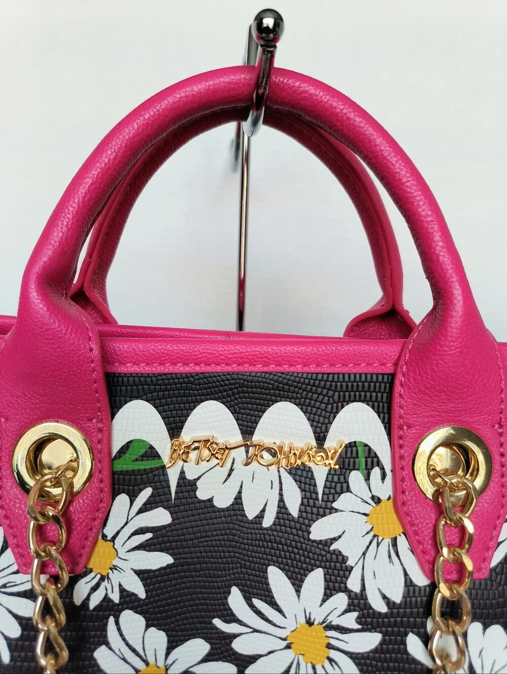 Like New Condition Betsy Johnson Scalloped Daisy Tote w/Chain Shoulder Straps - Picture 5 of 11